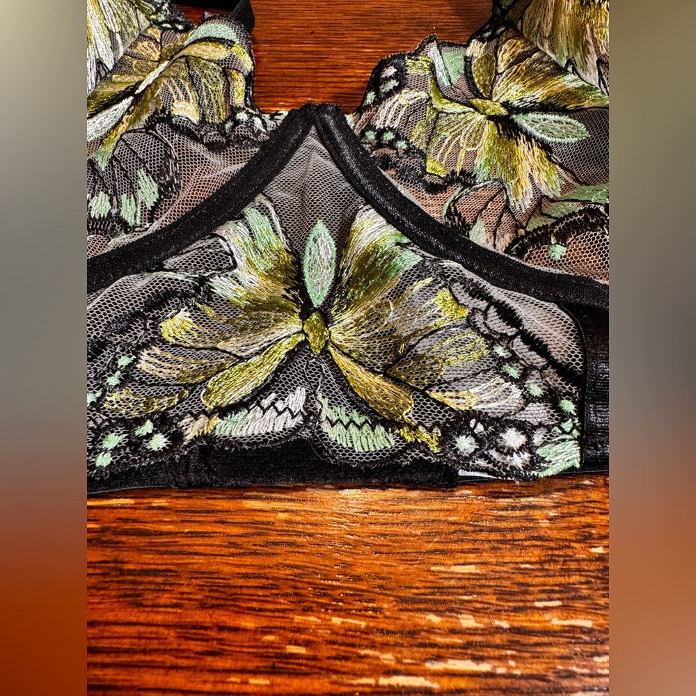 Floral Embroidered Lace Bralette - Black and Green